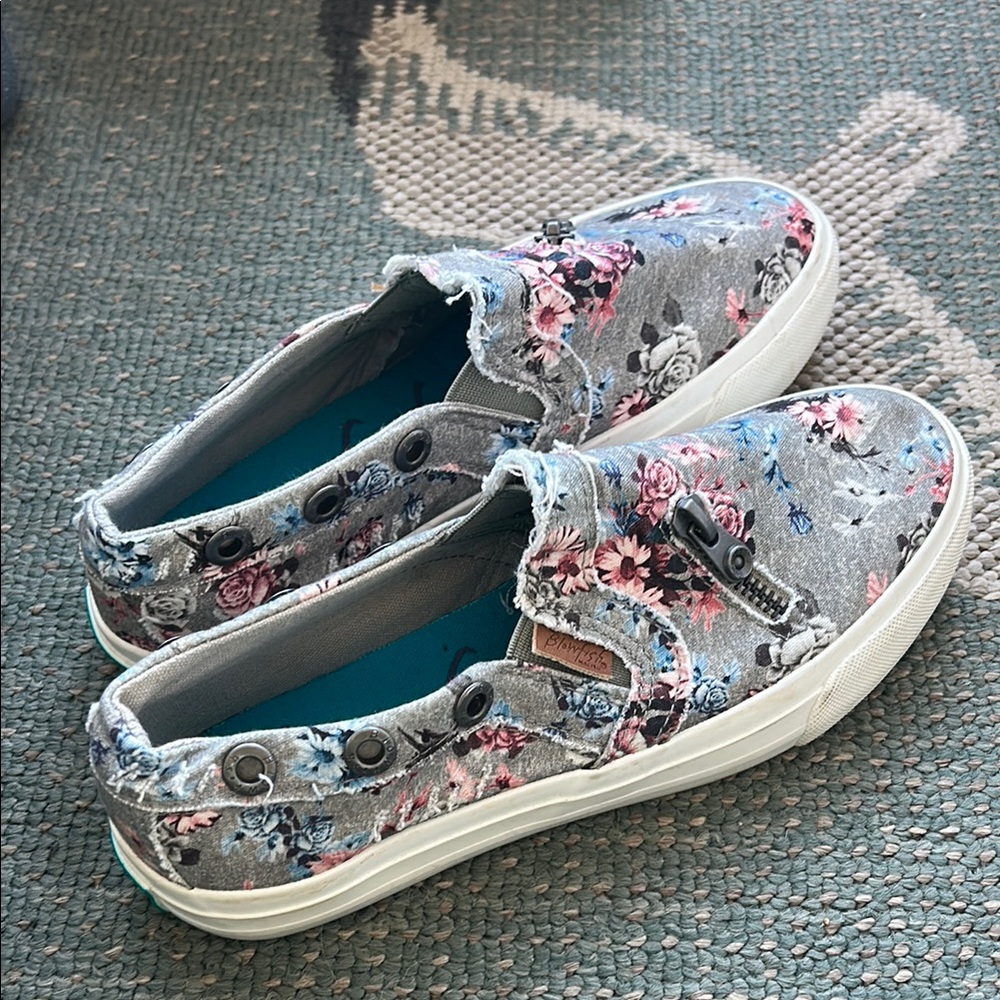 Blowfish Women's Floral Canvas Sneakers. Size 6